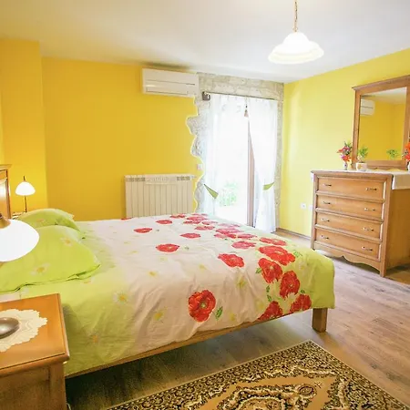 Spacious Holiday Home With Fireplace In Tinjan Croatia