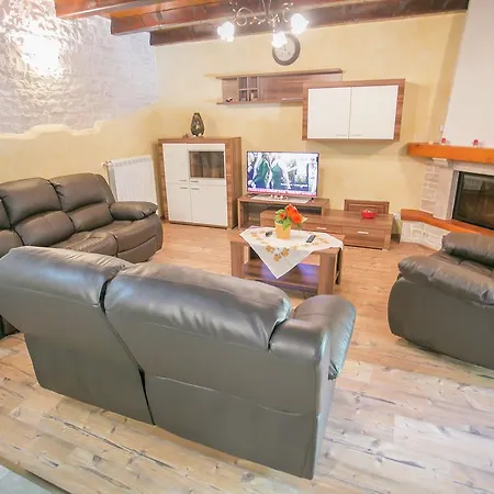 Holiday home Spacious Holiday Home With Fireplace In Tinjan Croatia