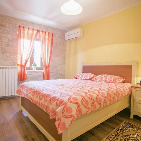 Hébergement de vacances Spacious Holiday With Fireplace In Croatia
