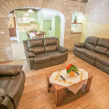 Spacious Holiday With Fireplace In Croatia Tinjan
